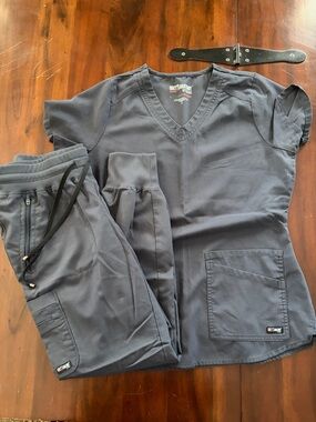 Size Small Grey's Anatomy Medical Scrub Set in Charcoal